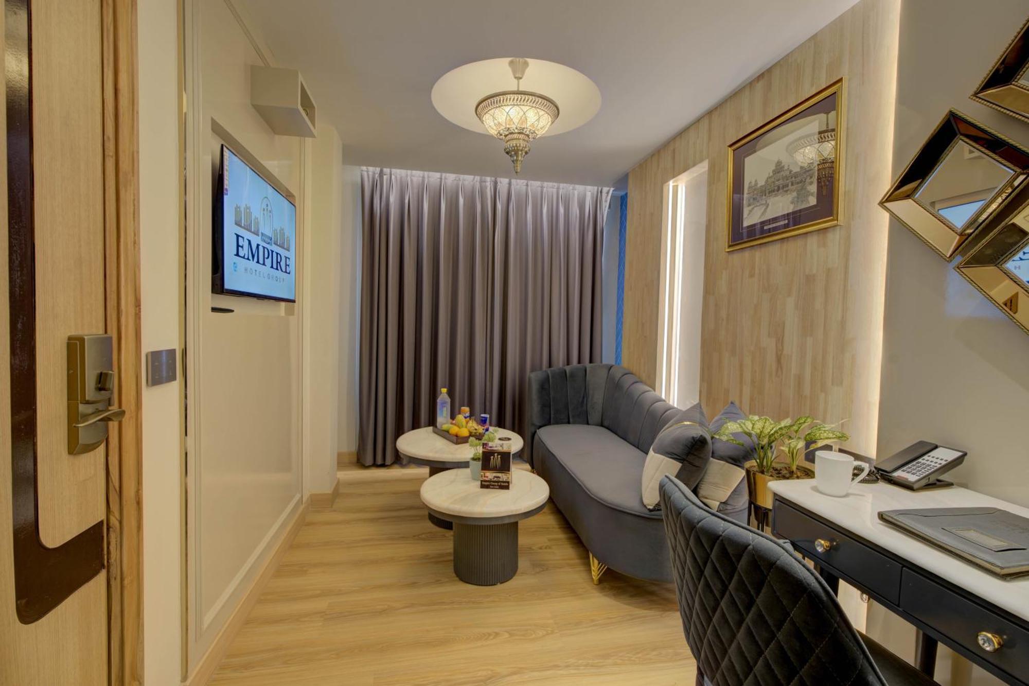 Empire Platinum Suites Neu-Delhi Exterior foto