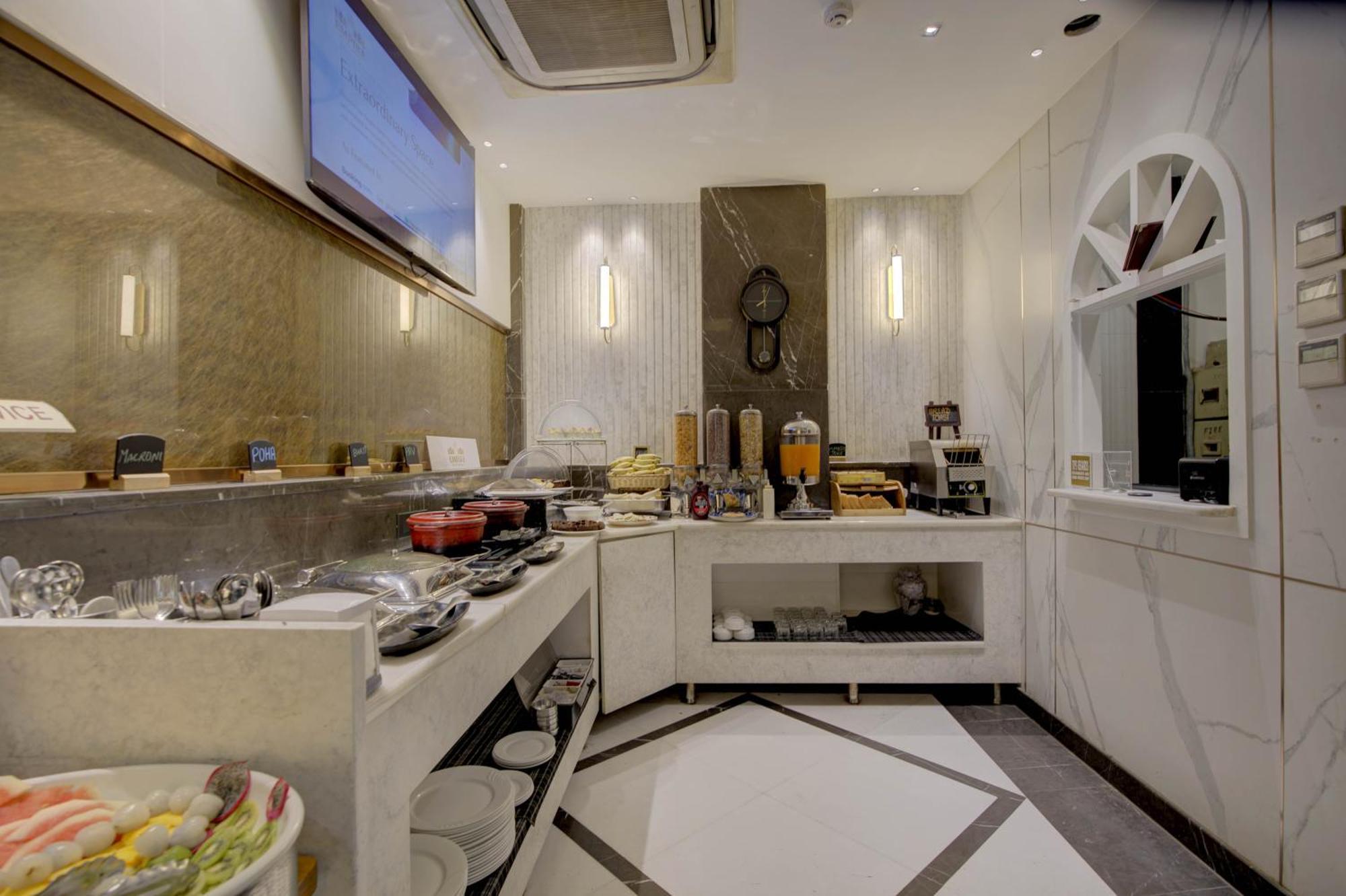 Empire Platinum Suites Neu-Delhi Exterior foto