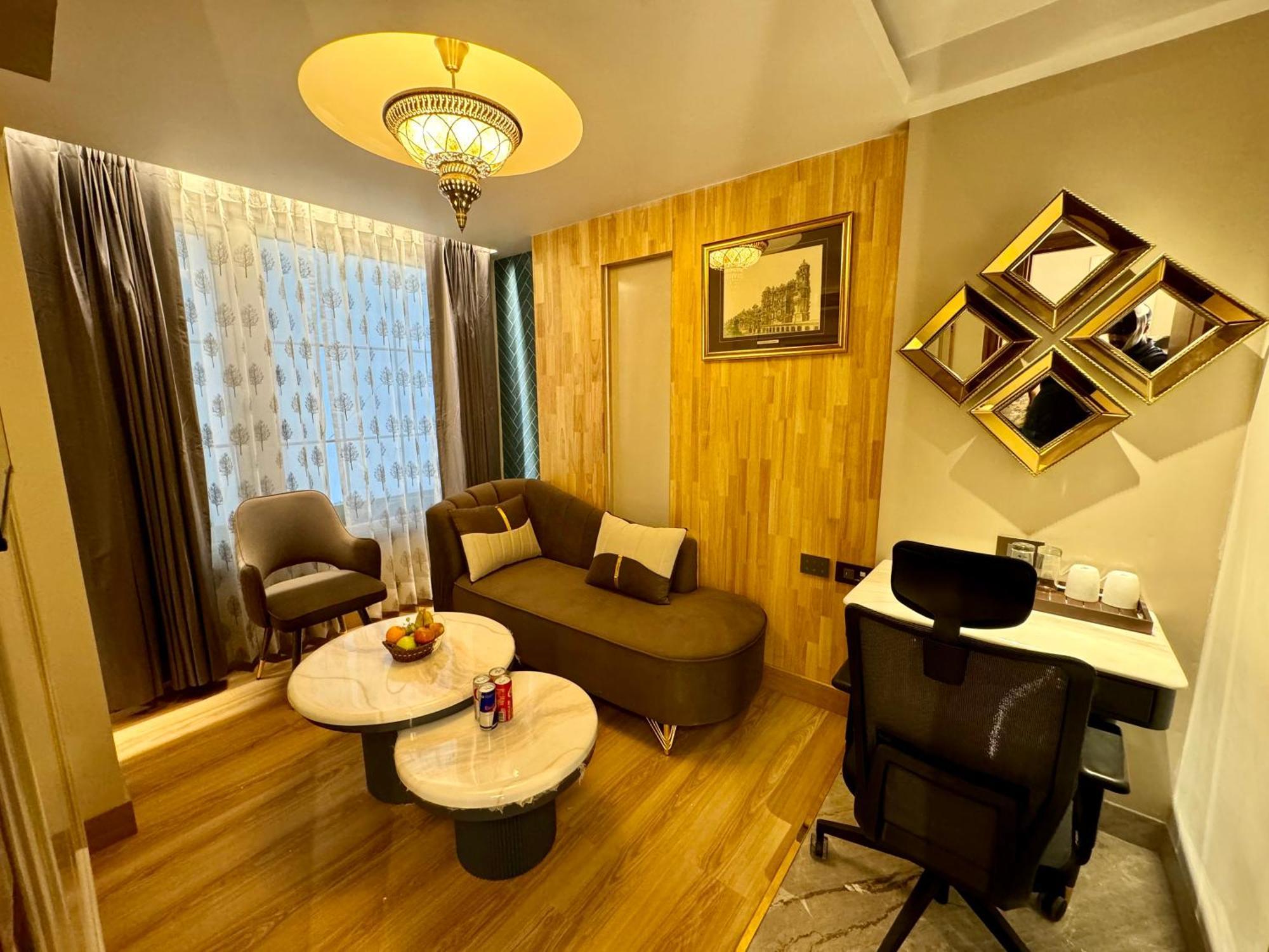 Empire Platinum Suites Neu-Delhi Exterior foto